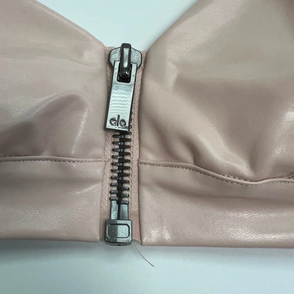 Alo Yoga Liquid Sports Size XS Bralette Nectar Strappy Front Zip Faux Leather‎